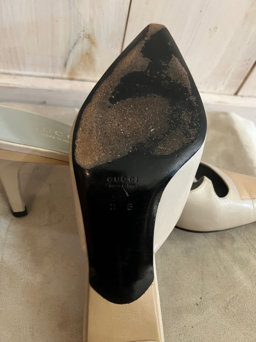 Vintage Gucci Two-Tone Beige & Tan Pointed Toe Mules - Picture 4 of 4